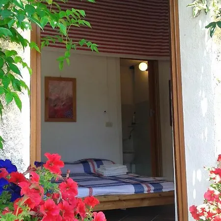 Lo Stazzo Bed & Breakfast